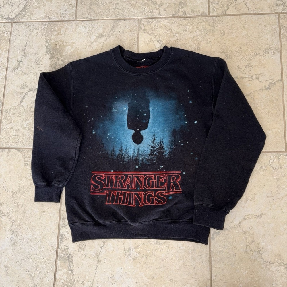 Stranger Things Character Graphic Sweat Shirt S Netflix Black Crew Neck Comfy